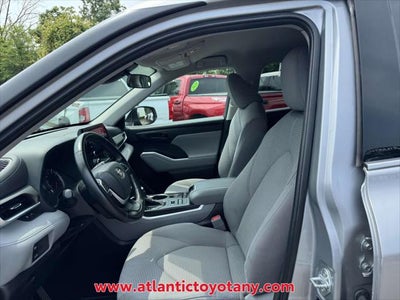 2022 Toyota Highlander LE