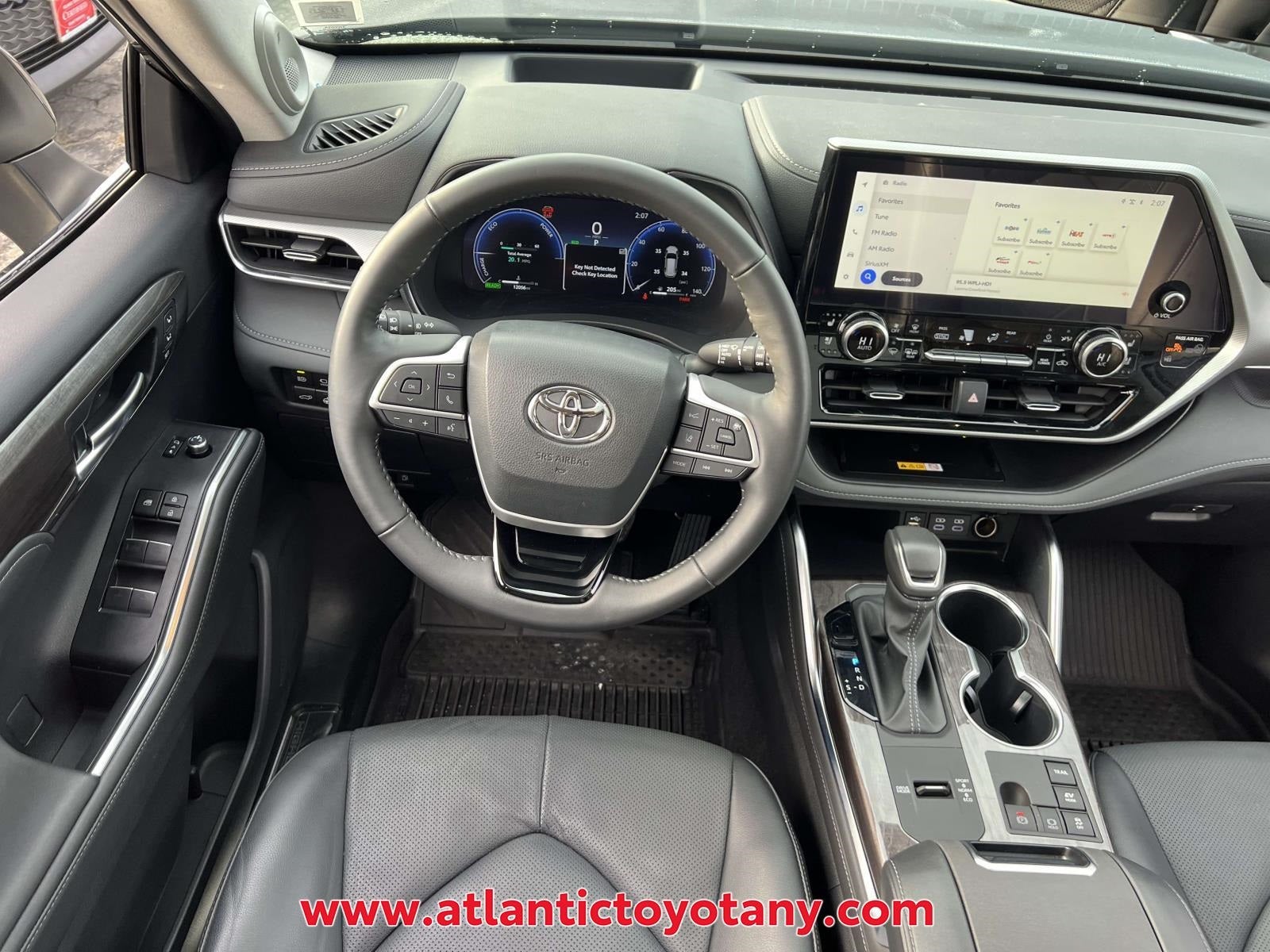 2024 Toyota Highlander Hybrid Platinum