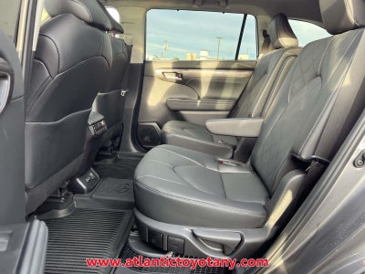 2024 Toyota Highlander Hybrid Platinum