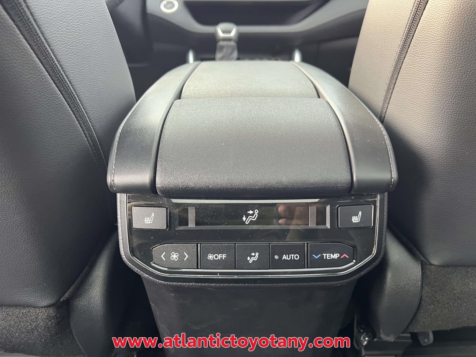 2024 Toyota Highlander Hybrid Platinum