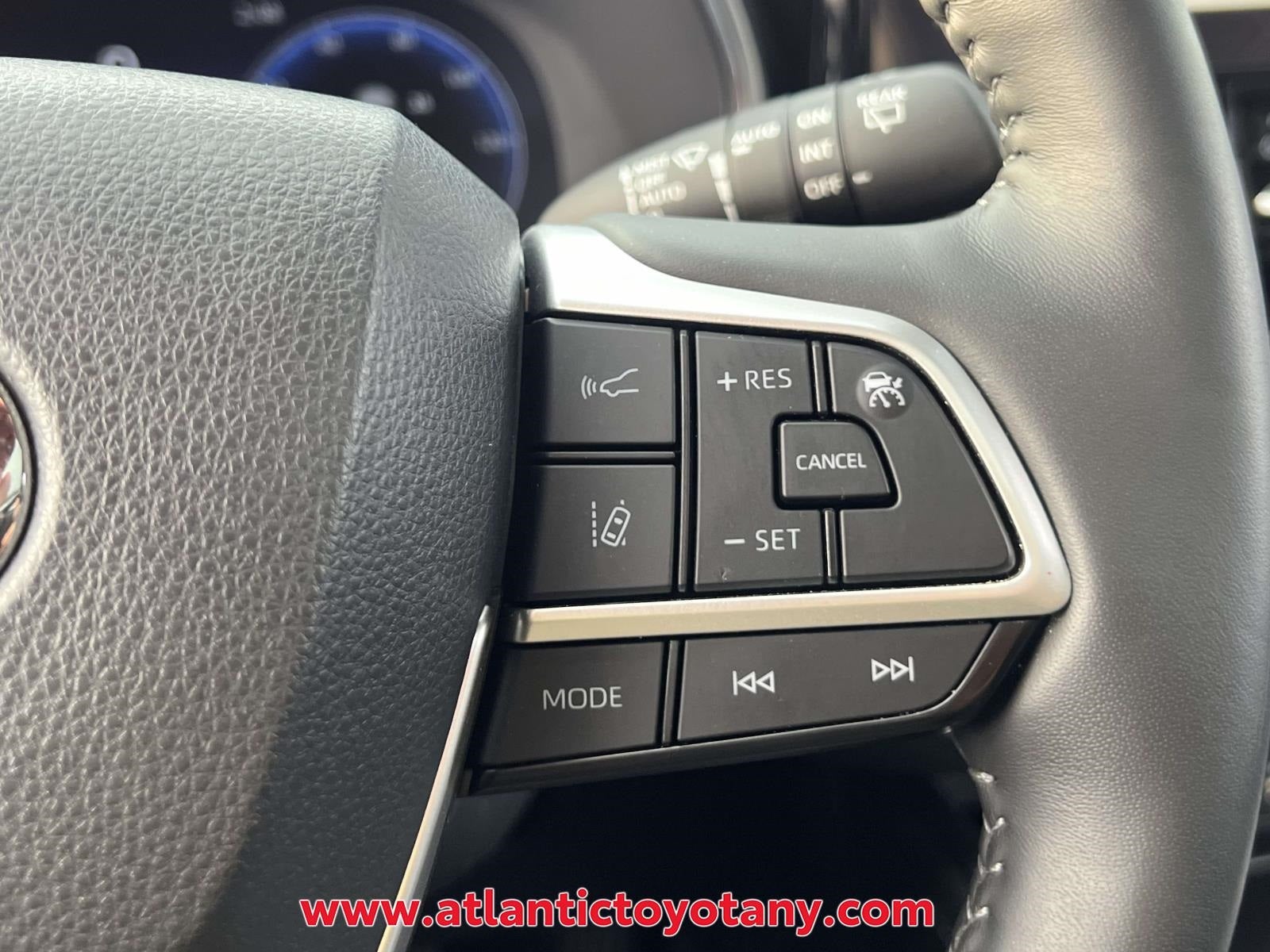 2024 Toyota Highlander Hybrid Platinum