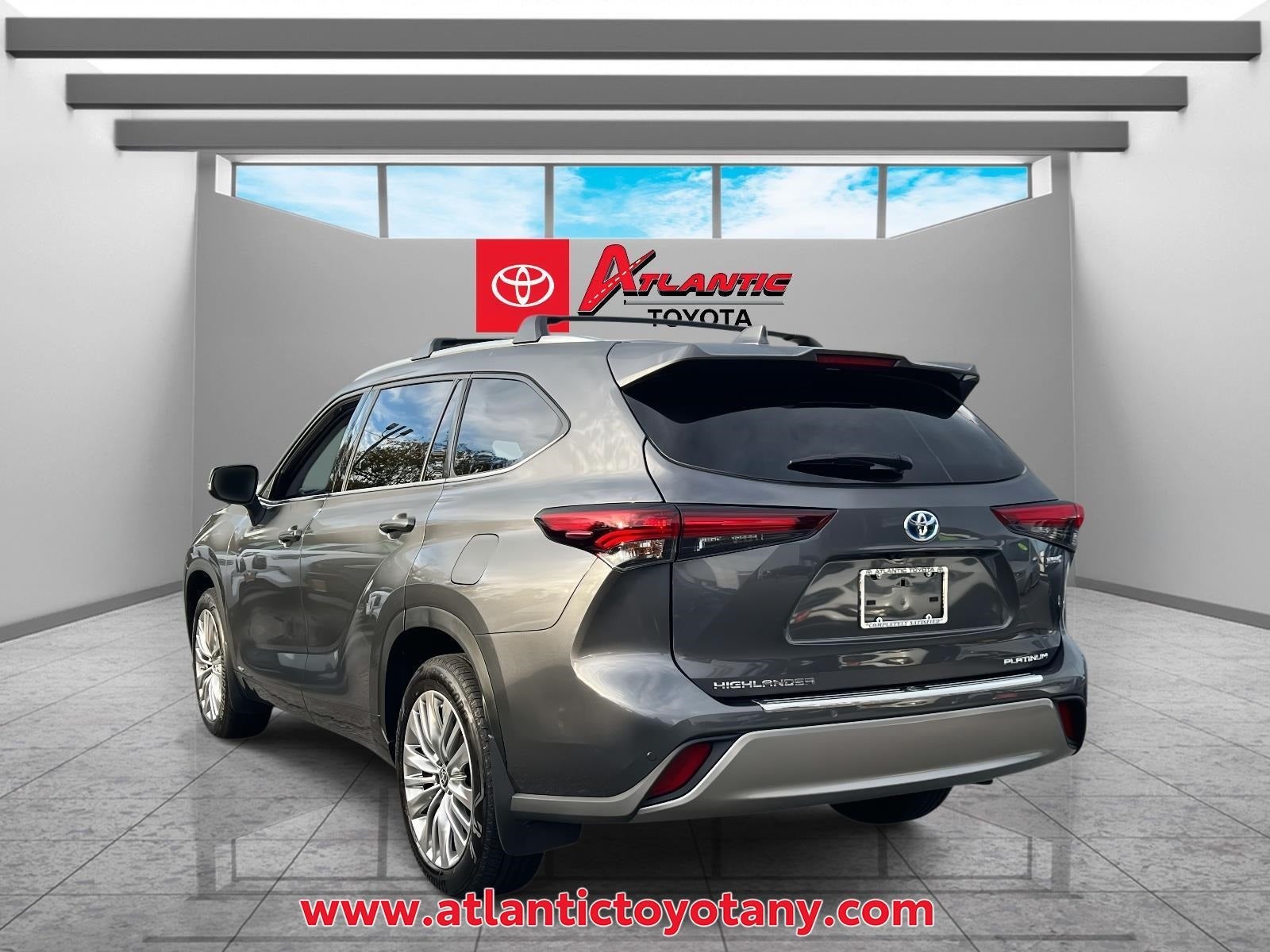 2024 Toyota Highlander Hybrid Platinum