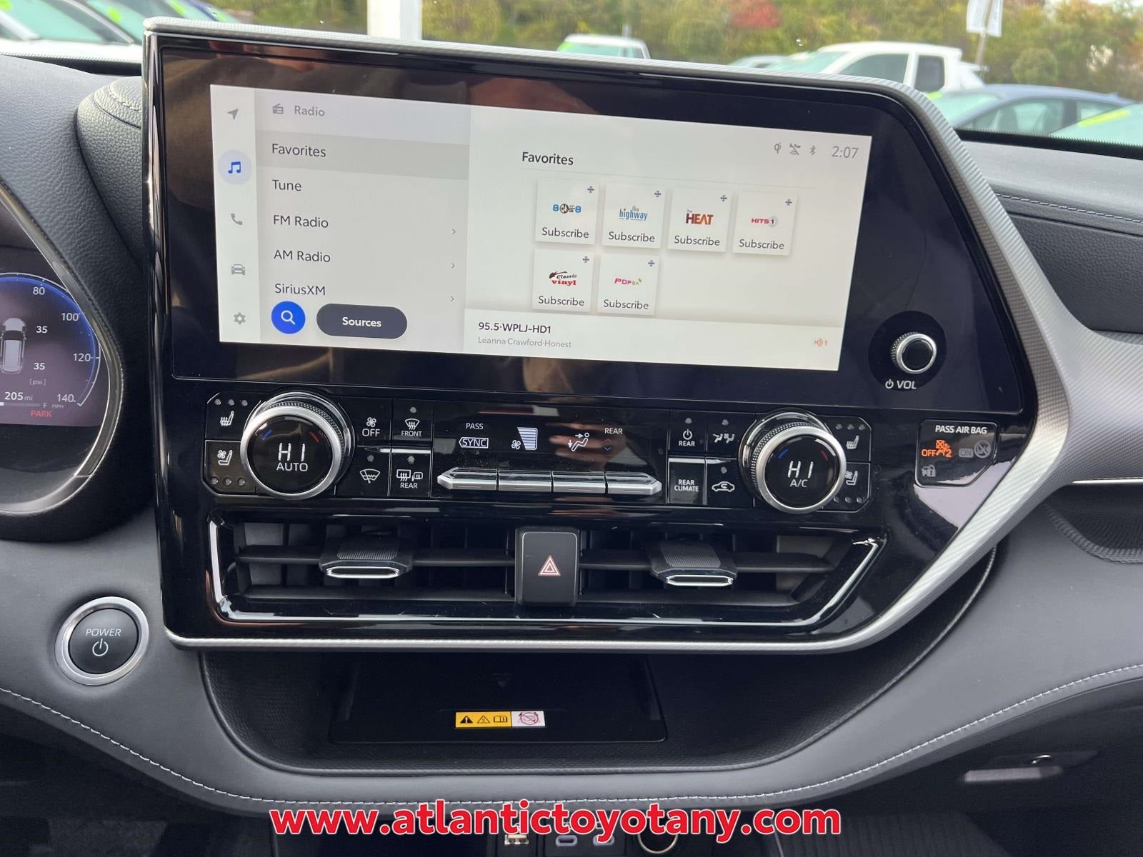 2024 Toyota Highlander Hybrid Platinum