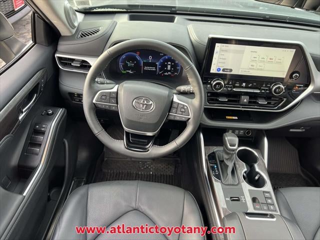 2024 Toyota Highlander Hybrid Platinum