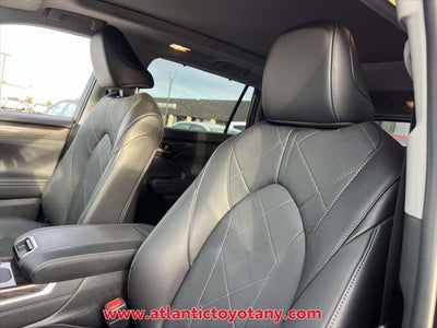 2024 Toyota Highlander Hybrid Platinum