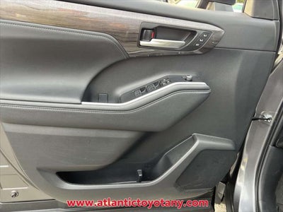 2024 Toyota Highlander Hybrid Platinum