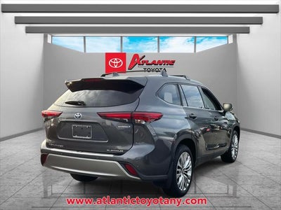 2024 Toyota Highlander Hybrid Platinum