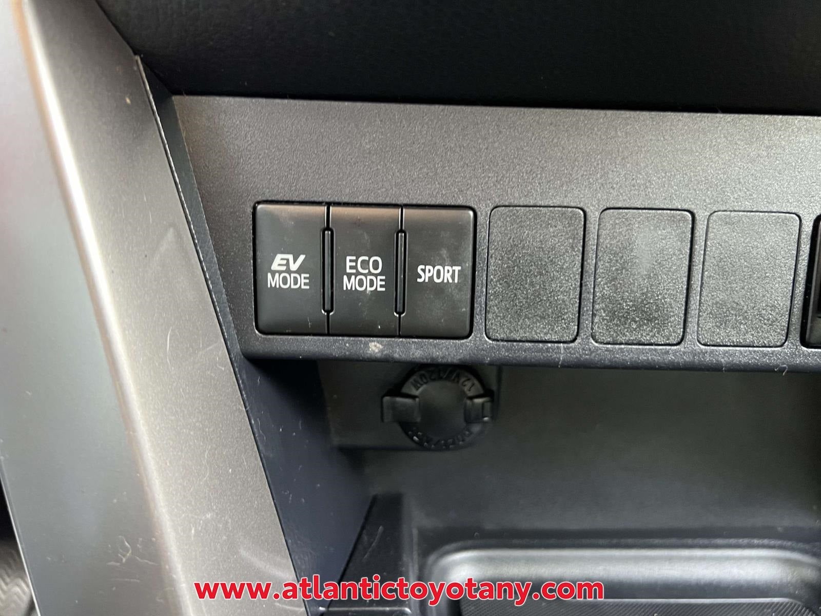 2017 Toyota RAV4 Hybrid XLE