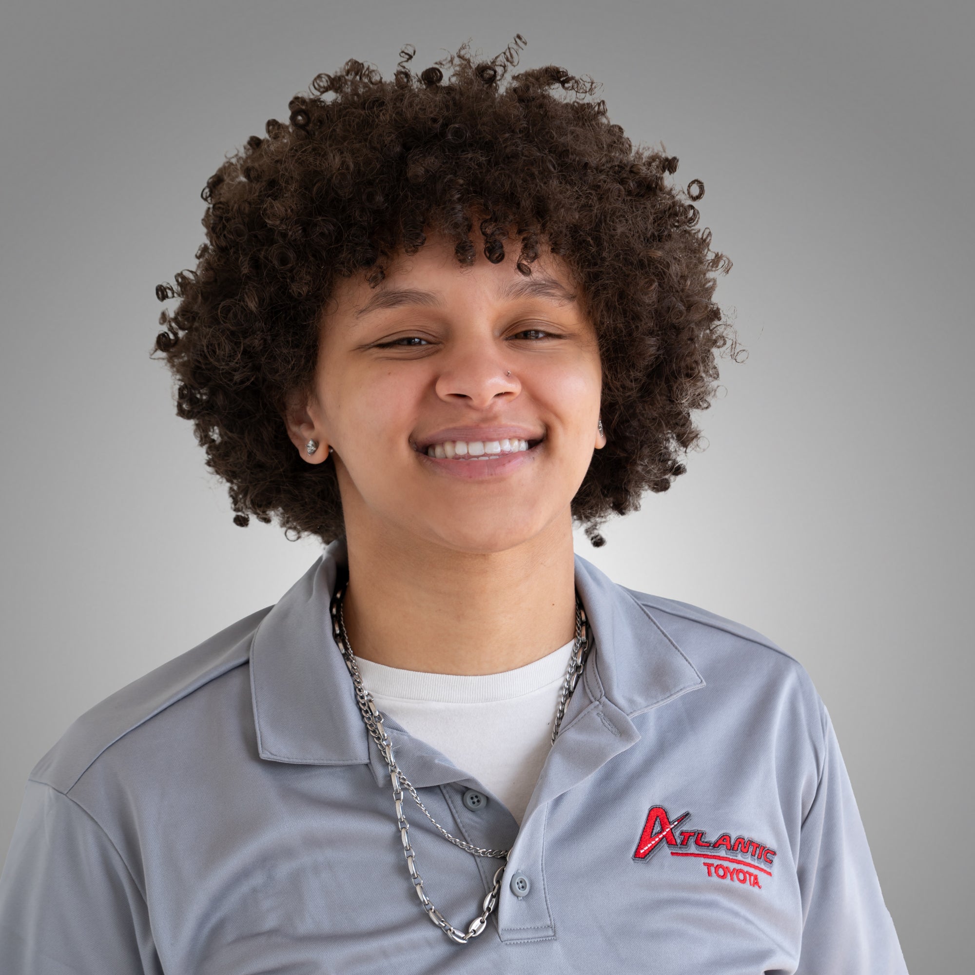 Kayleen Deschamps Feliz-speaks spanish